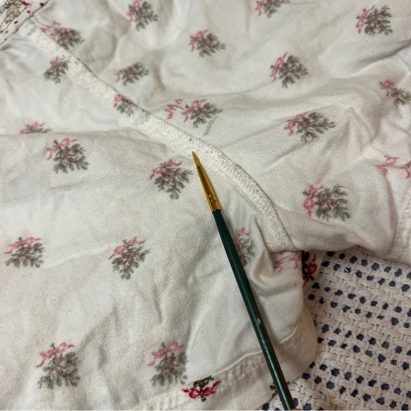 Mistletoe Shorts ~Final Sale - Picture 10 of 13